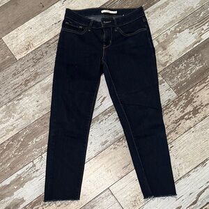 Ankle-Length Levi’s Dark Wash Women's Jeans with Raw Hem Size 25